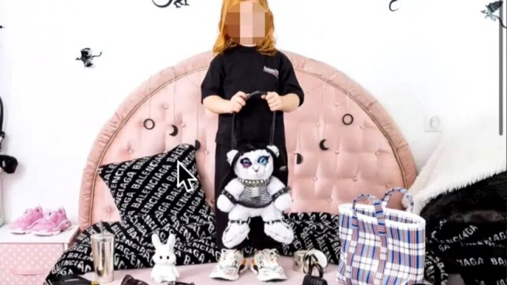 SCANDALOS // Balenciaga acuzați de pedofilie: Copilași cu ursuleți în costume BDSM